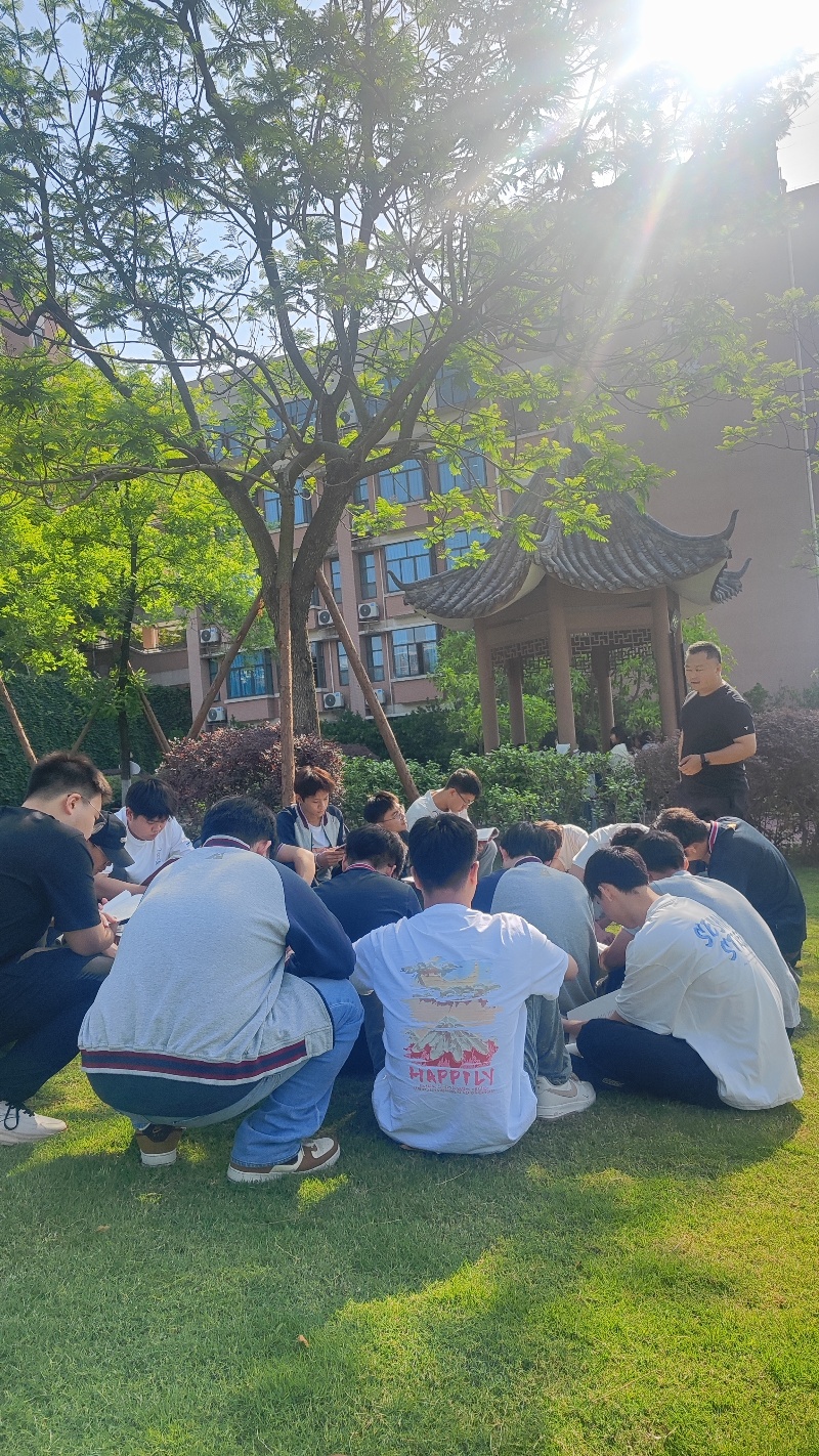 学在天地间，乐在收获中——高2023级语文组开展户外教学实践活动