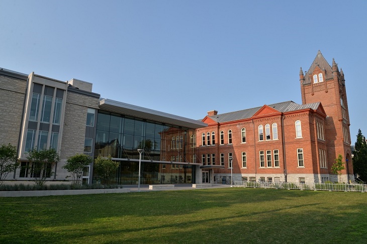 1656298798362656.jpg 女王大学正文图.jpg