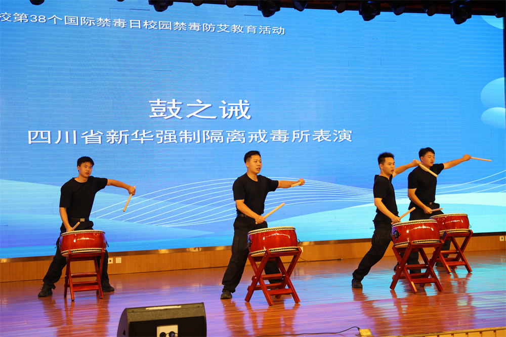 戒毒所民警带来震撼人心的打鼓表演《鼓之诫》.jpg