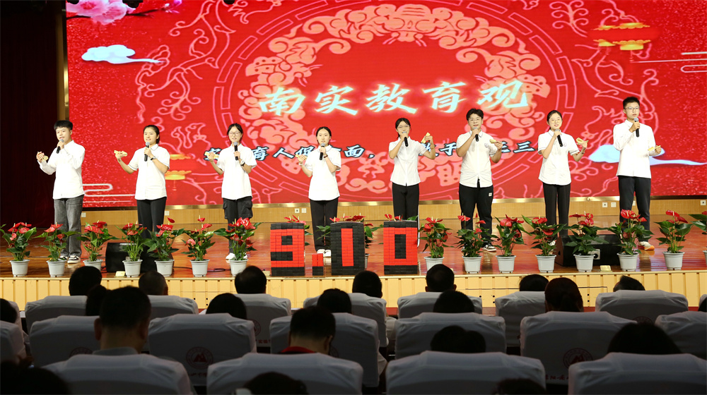 1757465805934003.jpg 015学生代表们带来了精彩的表演.JPG