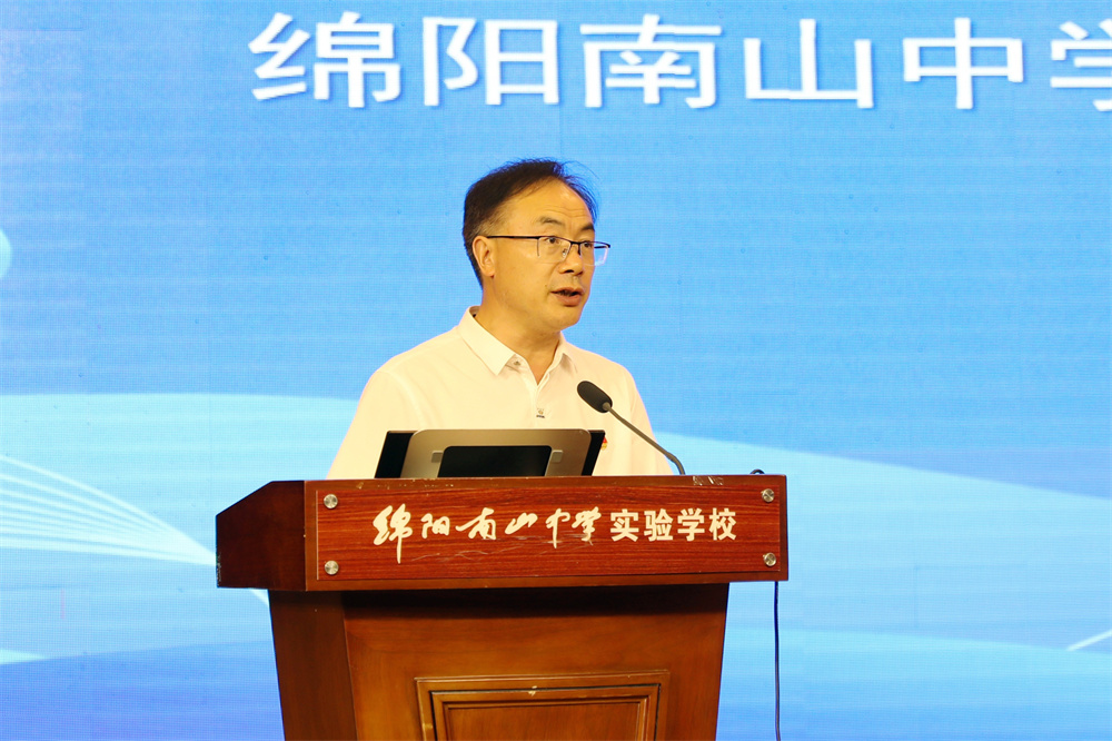 学校党委书记李芝猛致辞.jpg