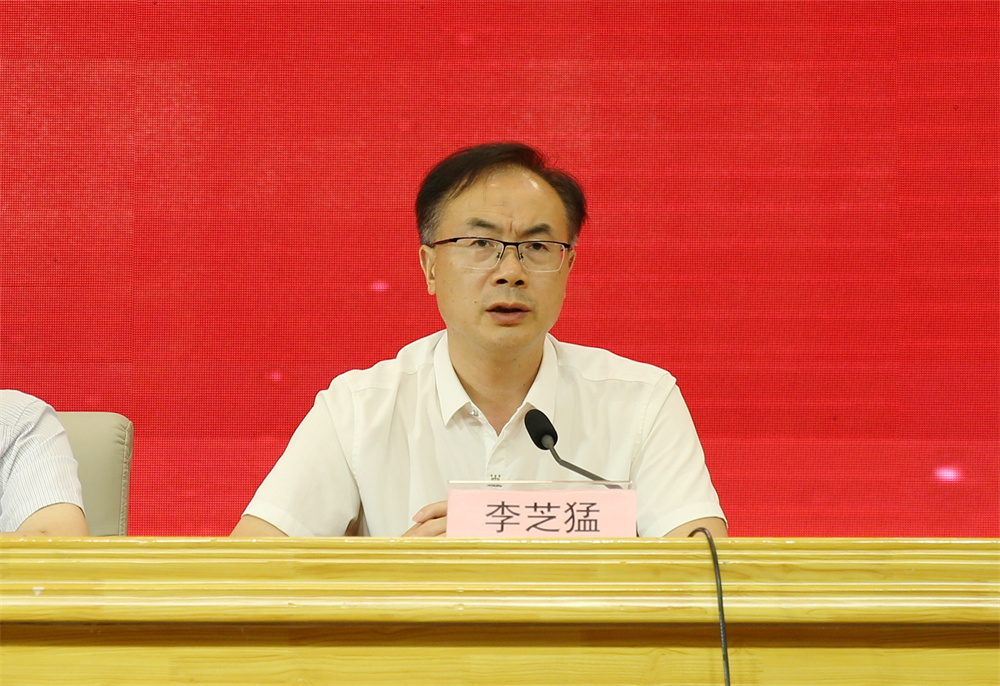 学校党委书记李芝猛讲话.jpg